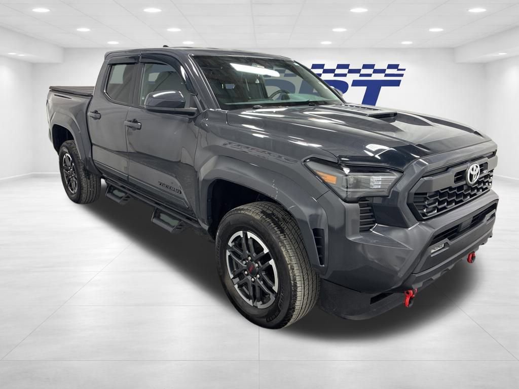 Used 2025 Toyota Tacoma TRD Sport image 4