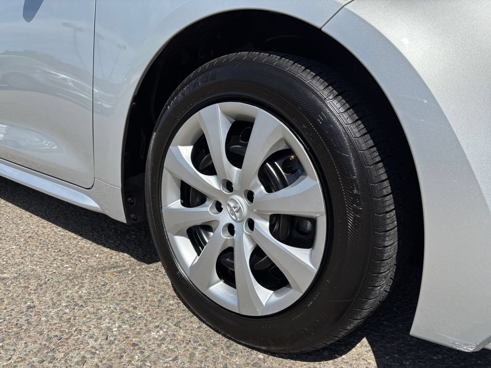Used 2025 Toyota Corolla LE FWD image 52