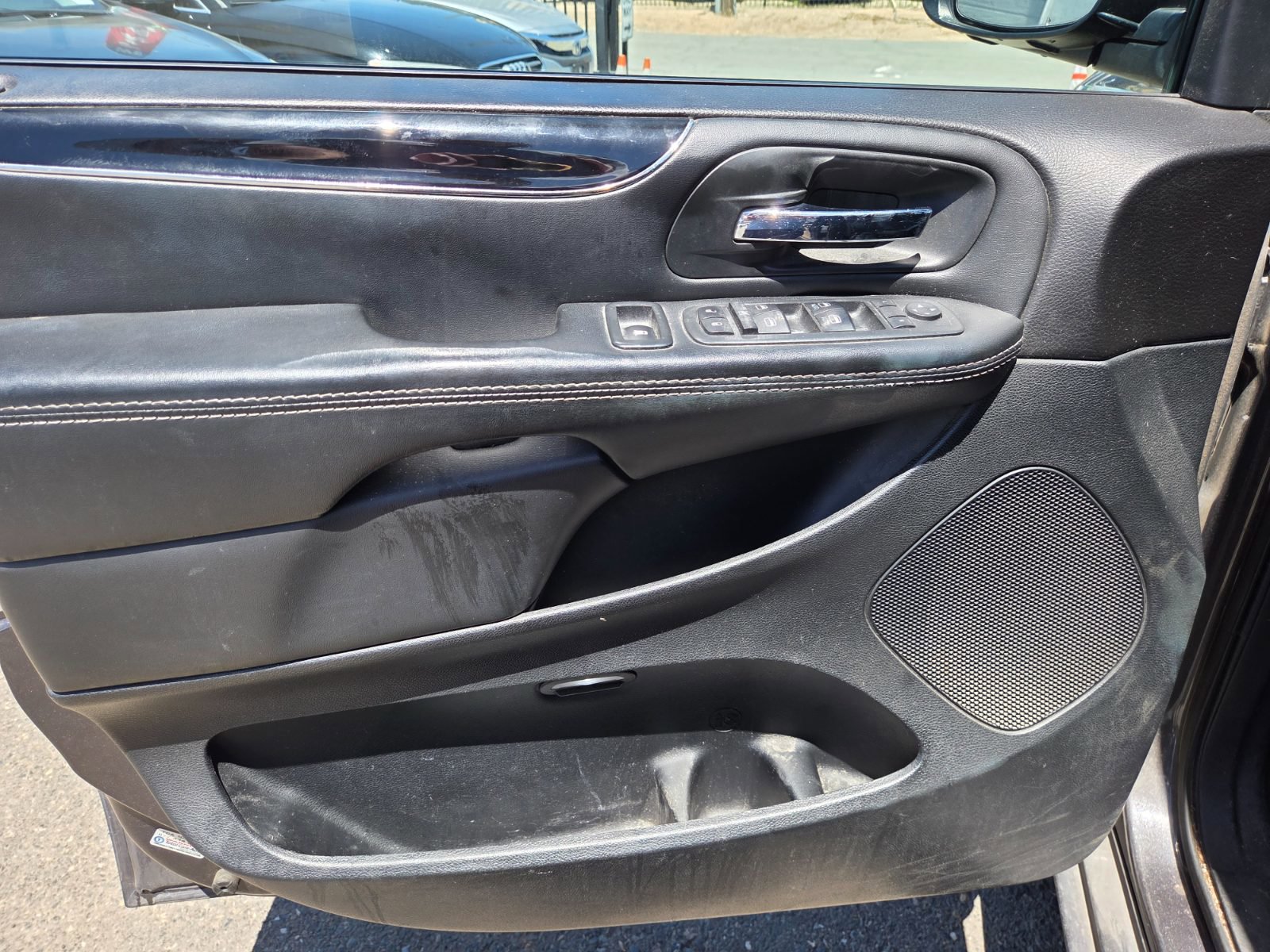 Used 2018 Dodge Grand Caravan SXT w/ Blacktop Package FWD image 7