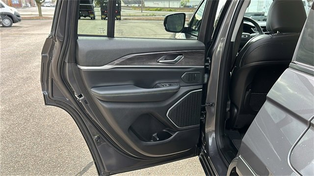 Used 2023 Jeep Grand Cherokee 4WD 4xe image 25