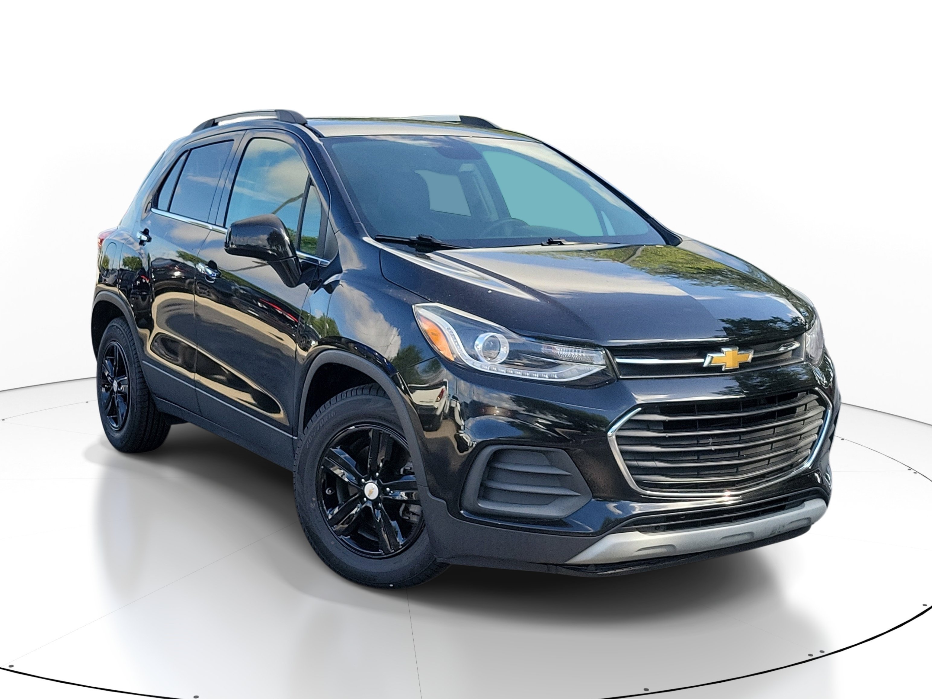 Used 2020 Chevrolet Trax LT w/ Driver Confidence Package FWD image 1