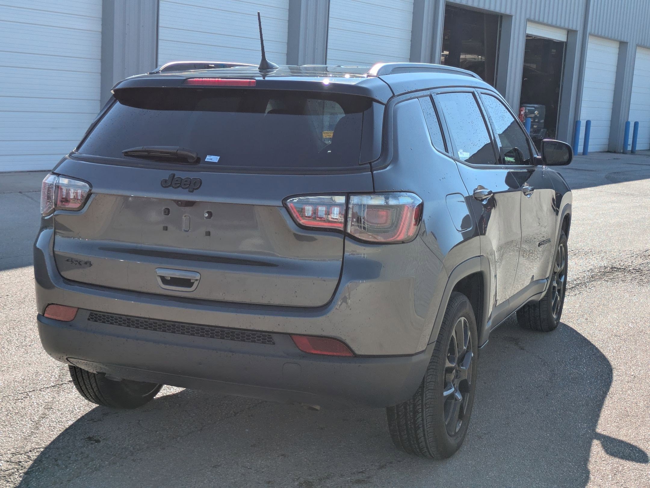 Used 2024 Jeep Compass Latitude w/ Convenience Group image 3