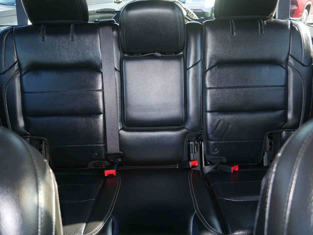 Used 2018 Jeep Wrangler Unlimited Sahara image 36