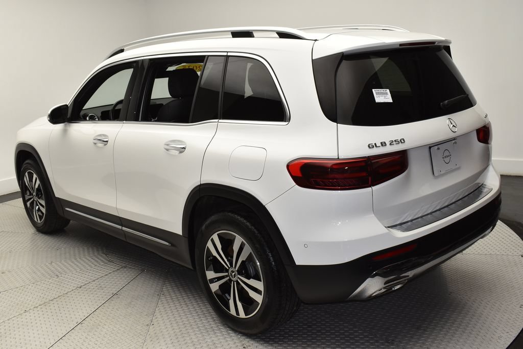 Used 2025 Mercedes-Benz GLB 250 4MATIC image 7
