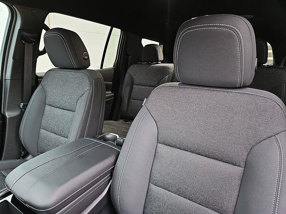 New 2027 Chevrolet Traverse LT FWD image 16