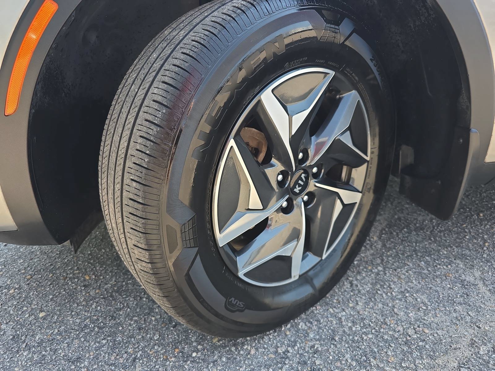Used 2021 Kia Sorento S FWD image 32