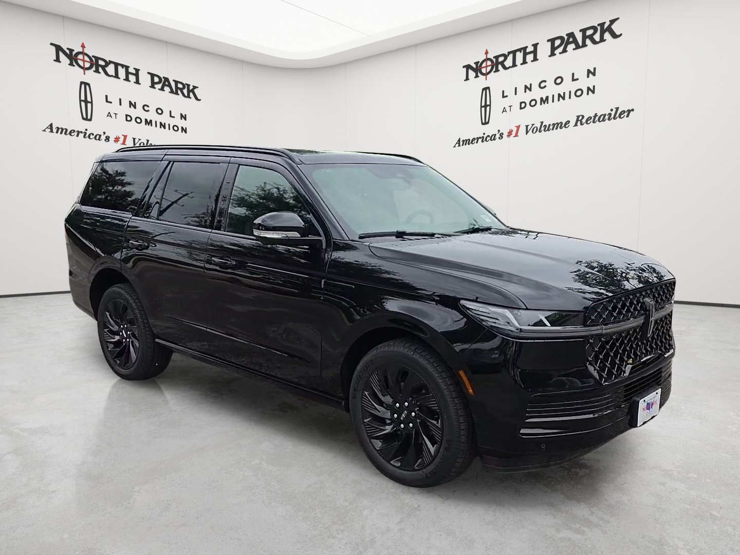 New 2026 Lincoln Navigator Reserve w/ Jet Appearance Package AWD/4WD image 7