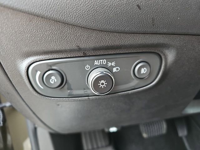 Used 2023 Chevrolet Equinox Premier image 16