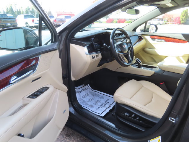 Used 2019 Cadillac XT5 Premium Luxury w/ Trailering Package AWD/4WD image 18