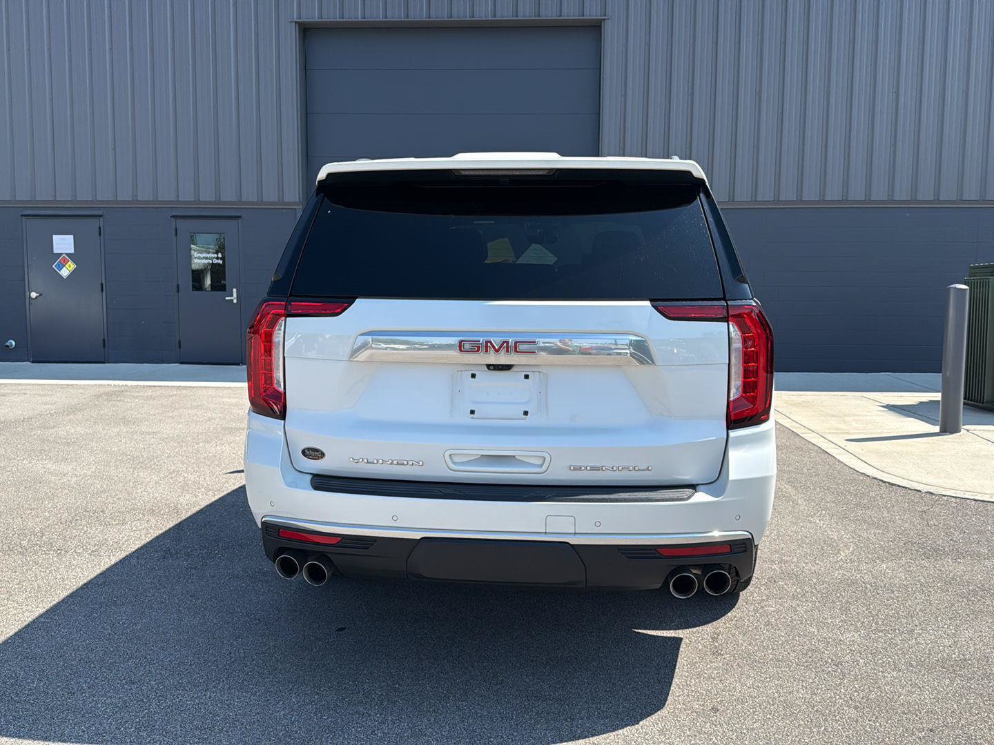 Used 2022 GMC Yukon Denali w/ Denali Premium Package AWD/4WD image 4
