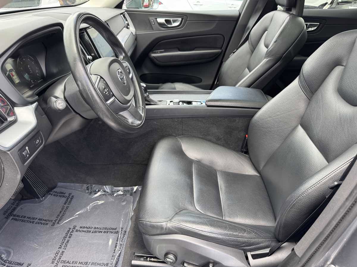 Used 2018 Volvo XC60 T6 Momentum w/ Convenience Package AWD/4WD image 26