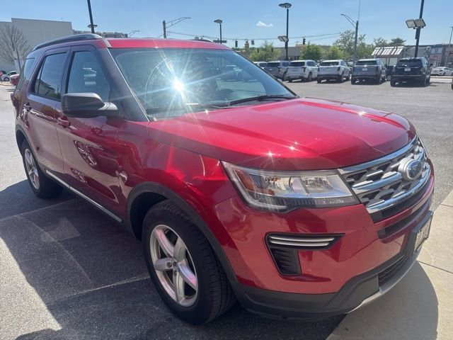 Used 2018 Ford Explorer XLT FWD image 2