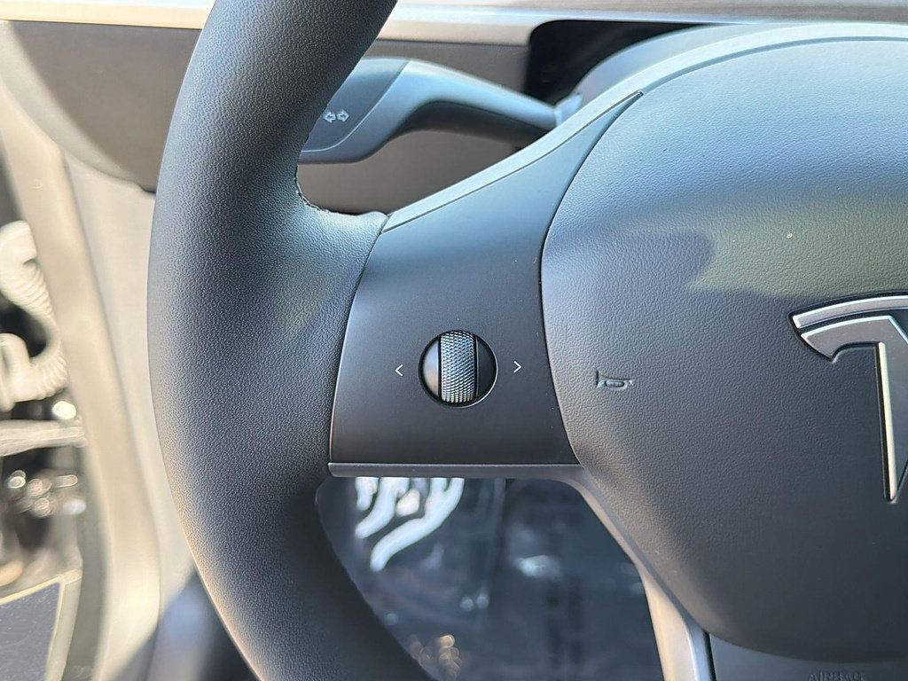 Used 2024 Tesla Model Y Long Range RWD image 9