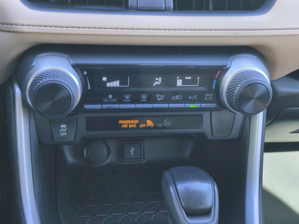 Used 2021 Toyota RAV4 LE image 25