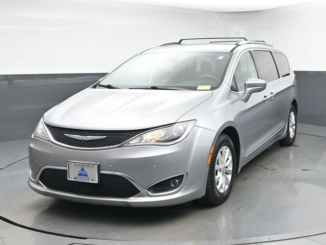 Used 2018 Chrysler Pacifica Touring-L w/ Advanced Safetytec Group FWD image 3