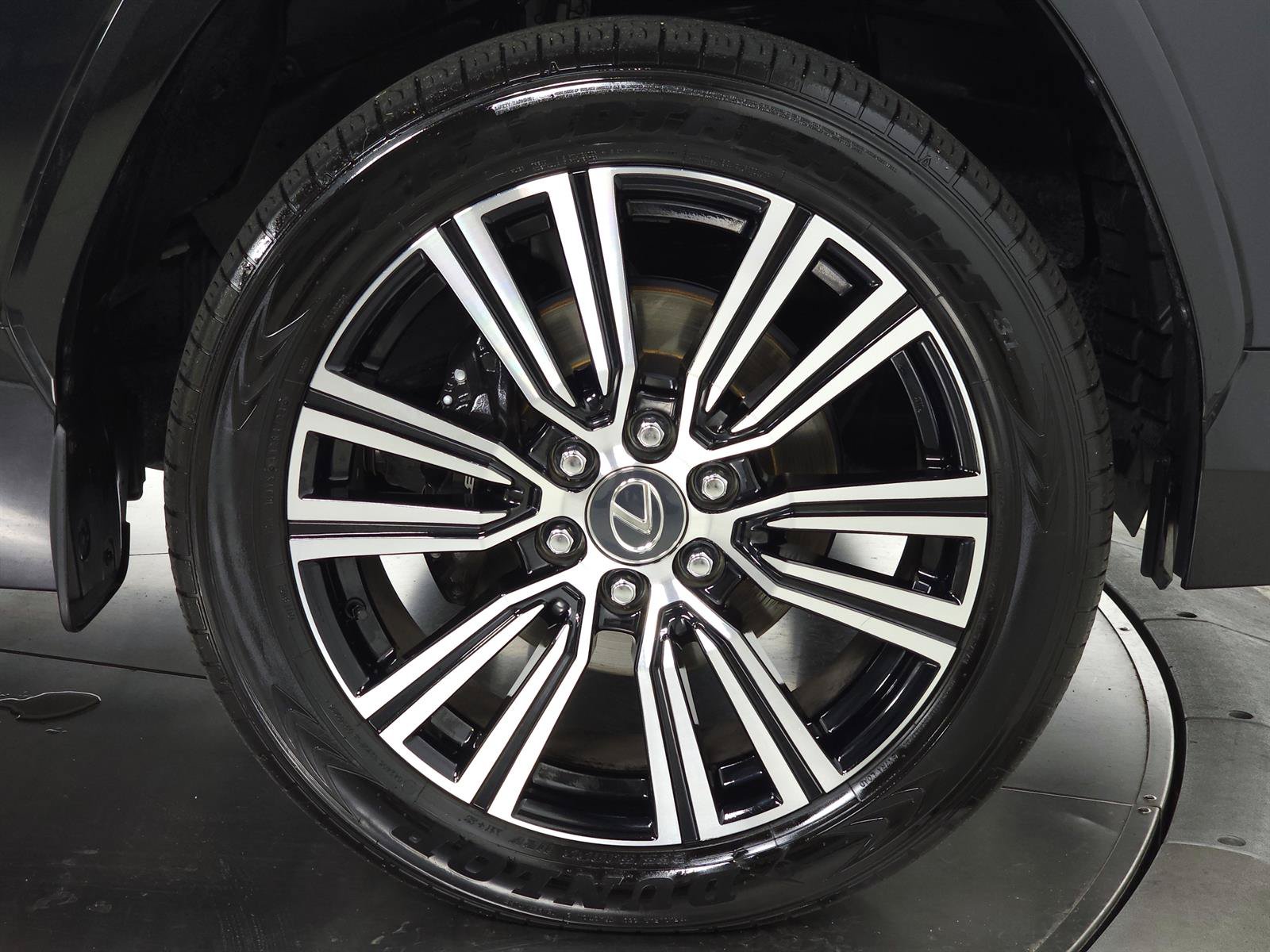 Used 2025 Lexus LX 600 4WD w/ Accessory Package (2T) image 11