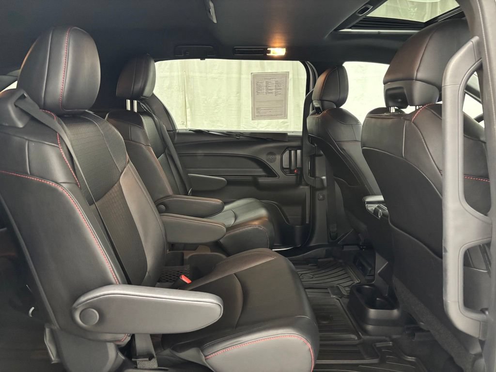 Used 2025 Toyota Sienna XSE FWD image 59