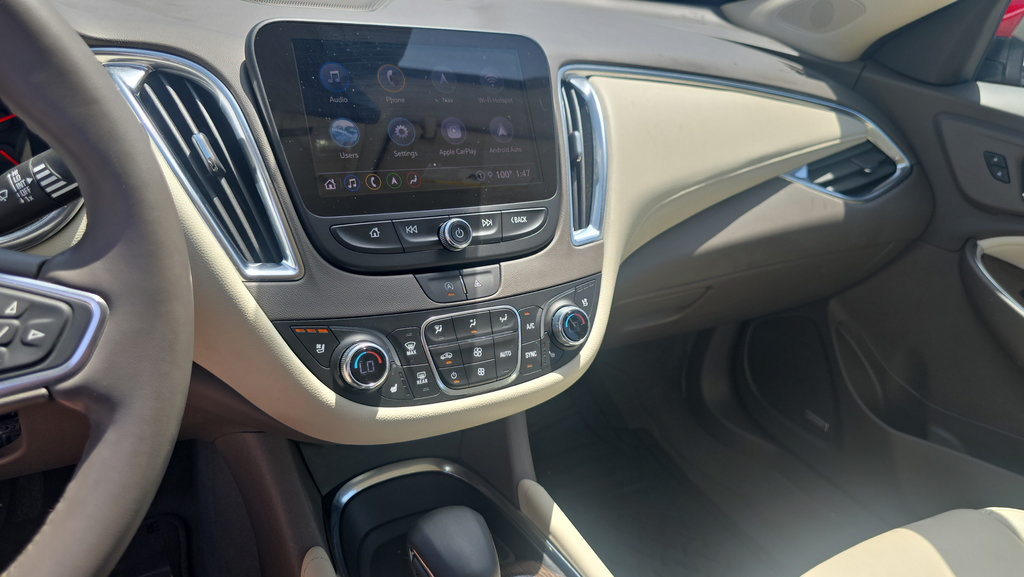 Used 2023 Chevrolet Malibu LT FWD image 21