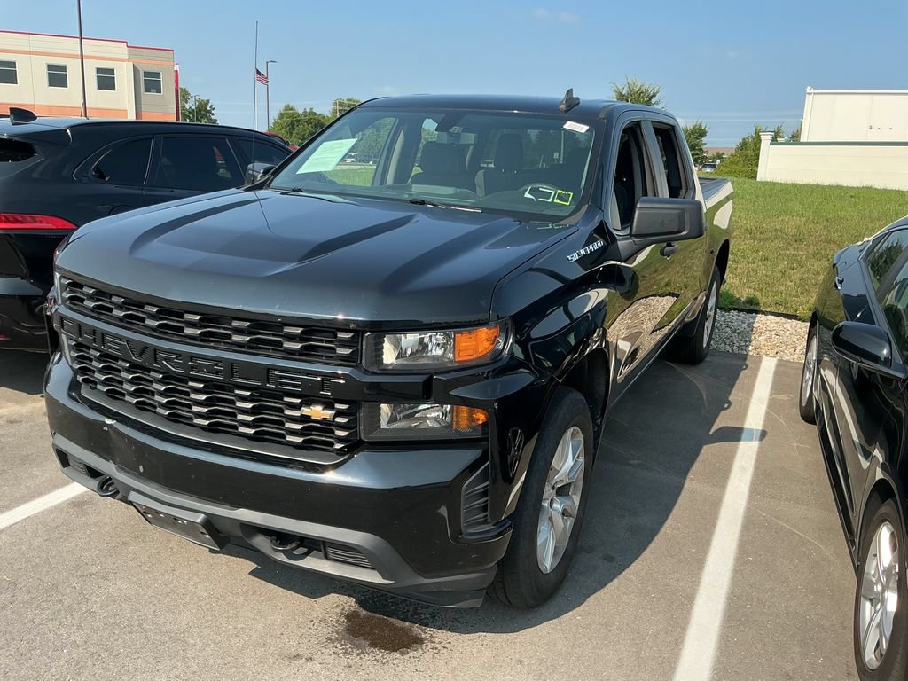 Used 2020 Chevrolet Silverado 1500 Custom w/ Custom Value Package AWD/4WD image 2