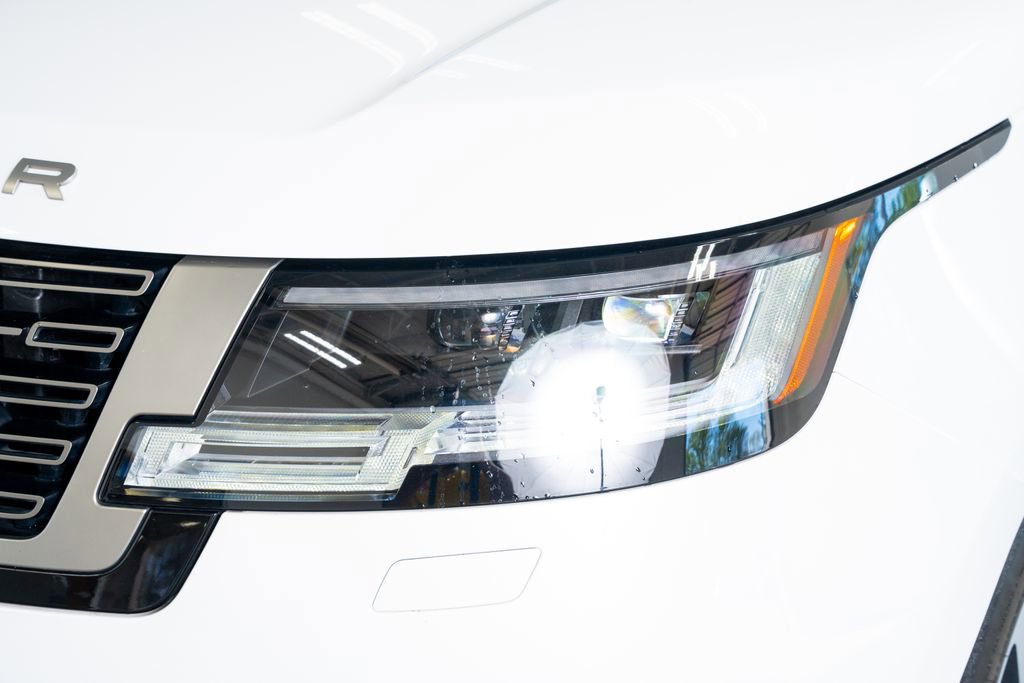 Used 2024 Land Rover Range Rover Long Wheelbase SE image 13