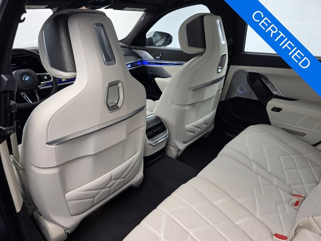 Used 2023 BMW i7 xDrive60 AWD/4WD image 15
