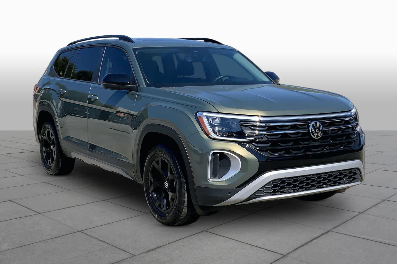 Used 2026 Volkswagen Atlas Peak Edition AWD/4WD image 3