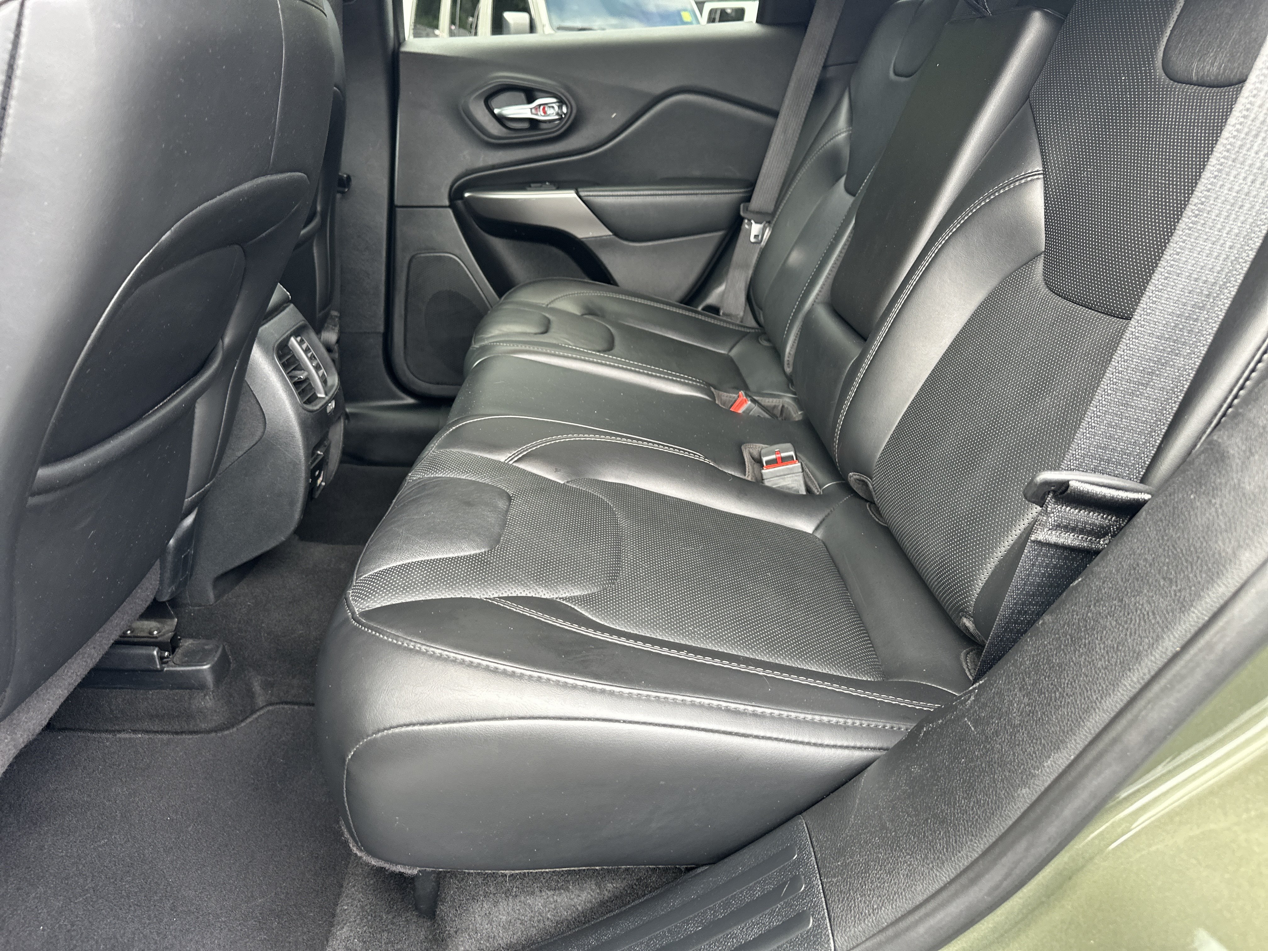 Used 2020 Jeep Cherokee Limited AWD/4WD image 20