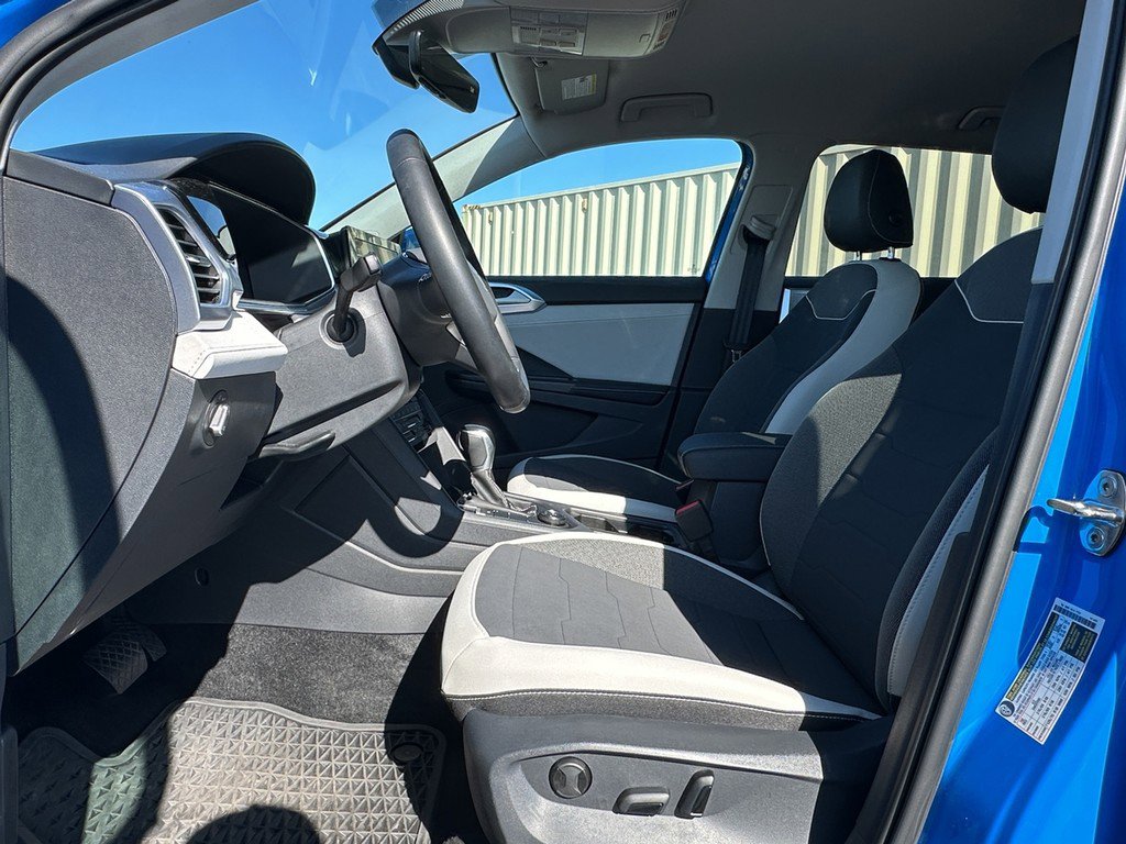 Used 2025 Volkswagen Taos SE image 18