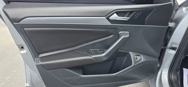 Used 2023 Volkswagen Jetta SE image 8