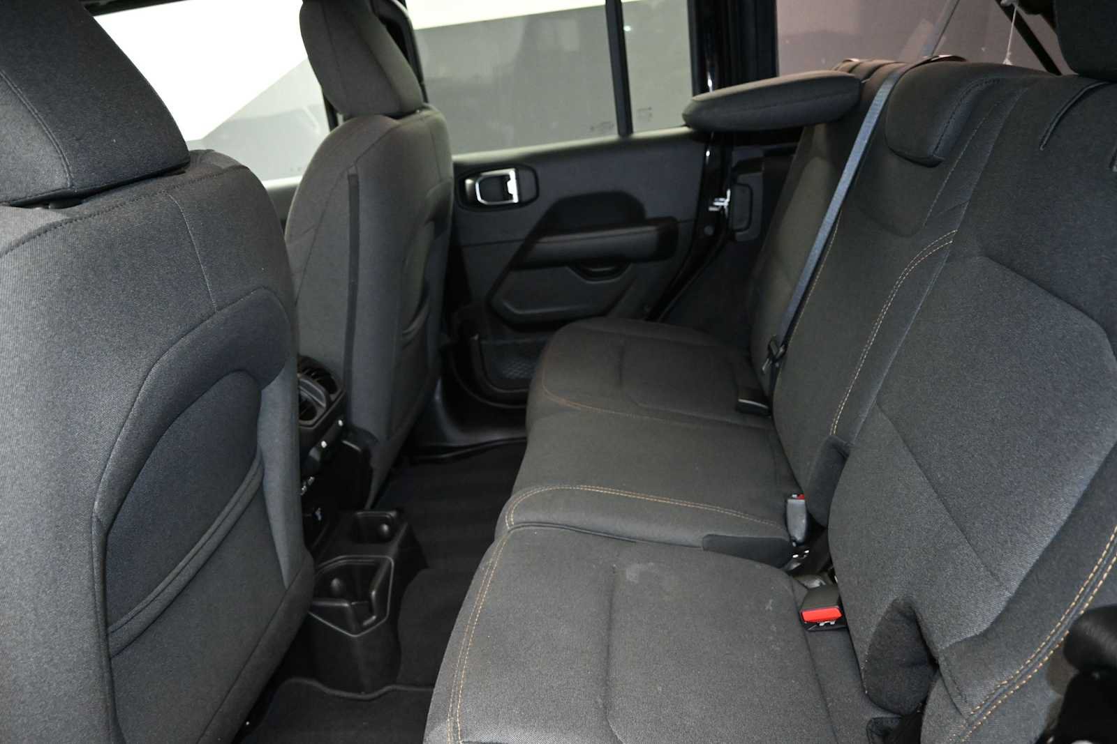 Used 2025 Jeep Wrangler Unlimited Sahara AWD/4WD image 19