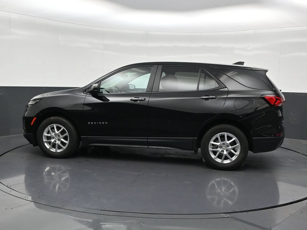 Used 2022 Chevrolet Equinox LS w/ LS Convenience Package FWD image 2