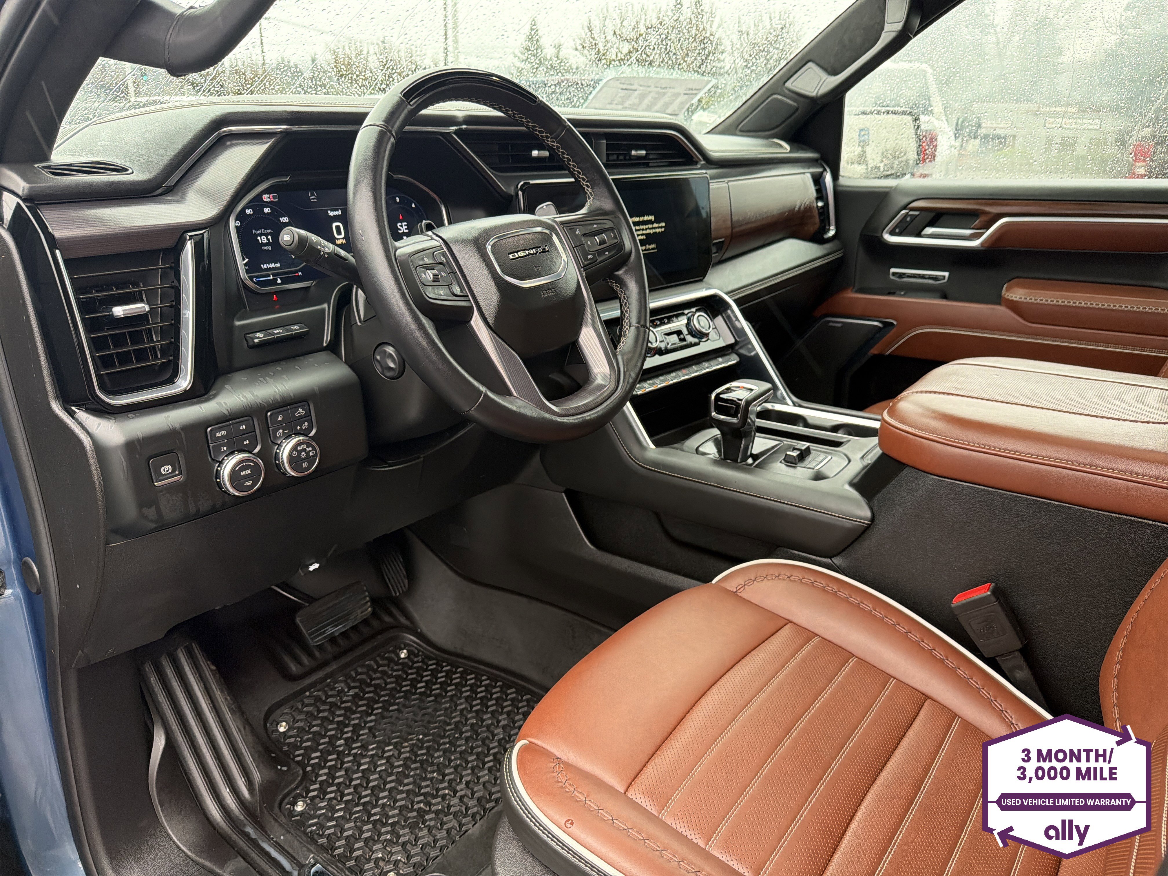 Used 2024 GMC Sierra 1500 Denali Ultimate image 9