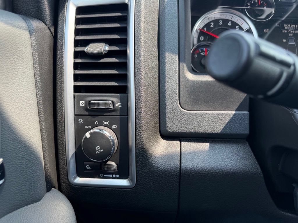 Used 2019 RAM 1500 Classic SLT w/ Black Appearance Group AWD/4WD image 34