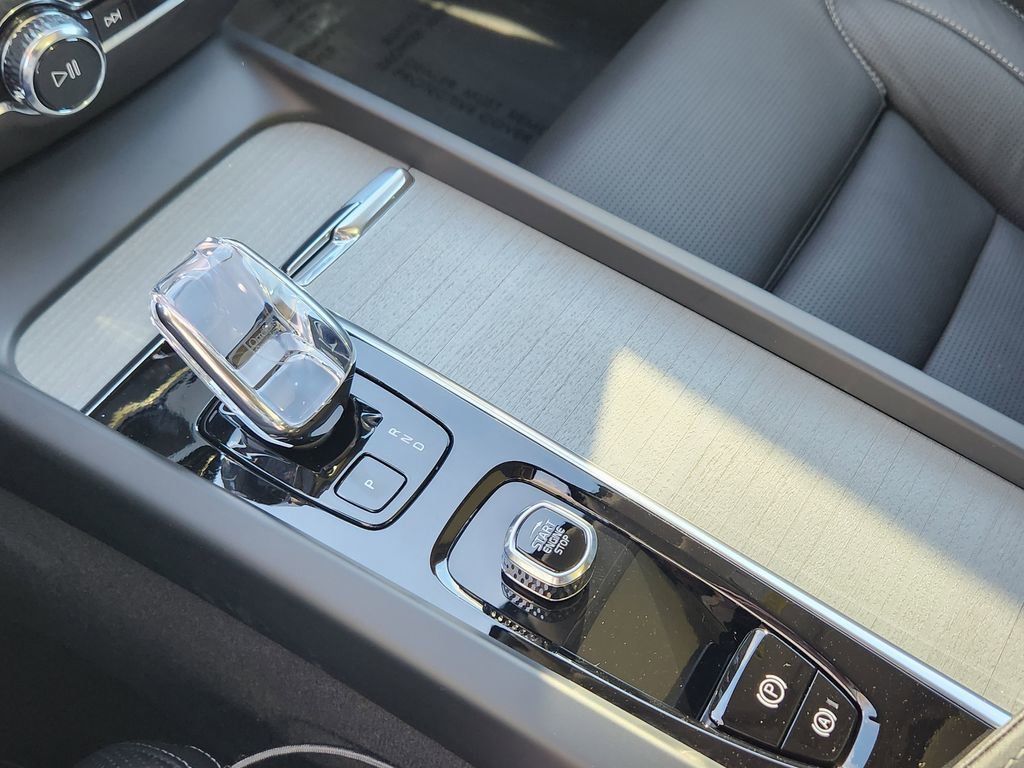 Used 2025 Volvo V60 B5 Cross Country Ultra image 10