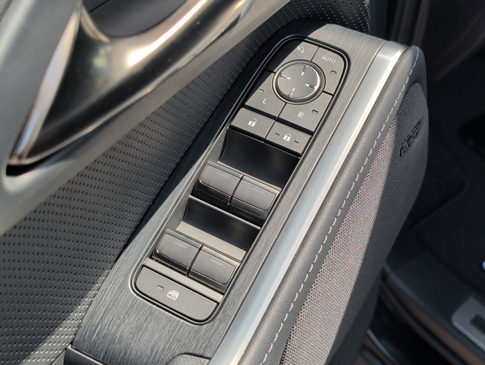 Used 2026 Lexus GX 550 w/ Accessory Package (2T) AWD/4WD image 9