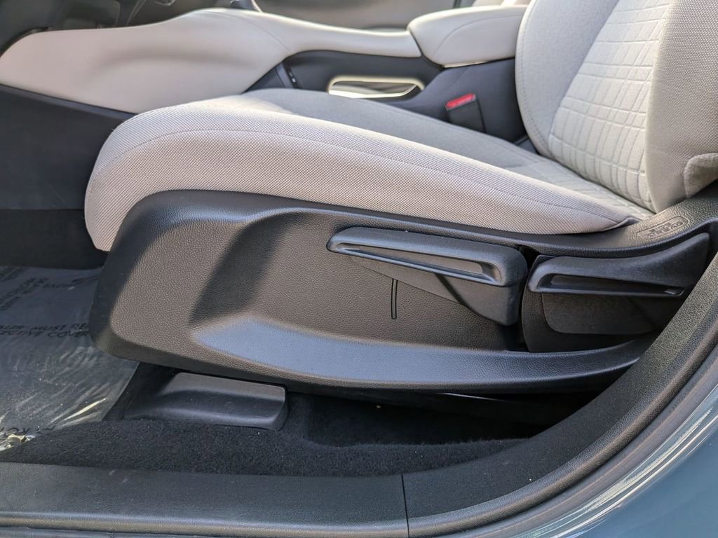 Used 2025 Honda HR-V LX image 17