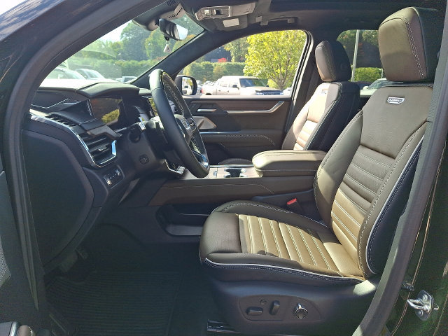 Used 2026 GMC Acadia Denali Ultimate w/ LPO, Illumination Package AWD/4WD image 2
