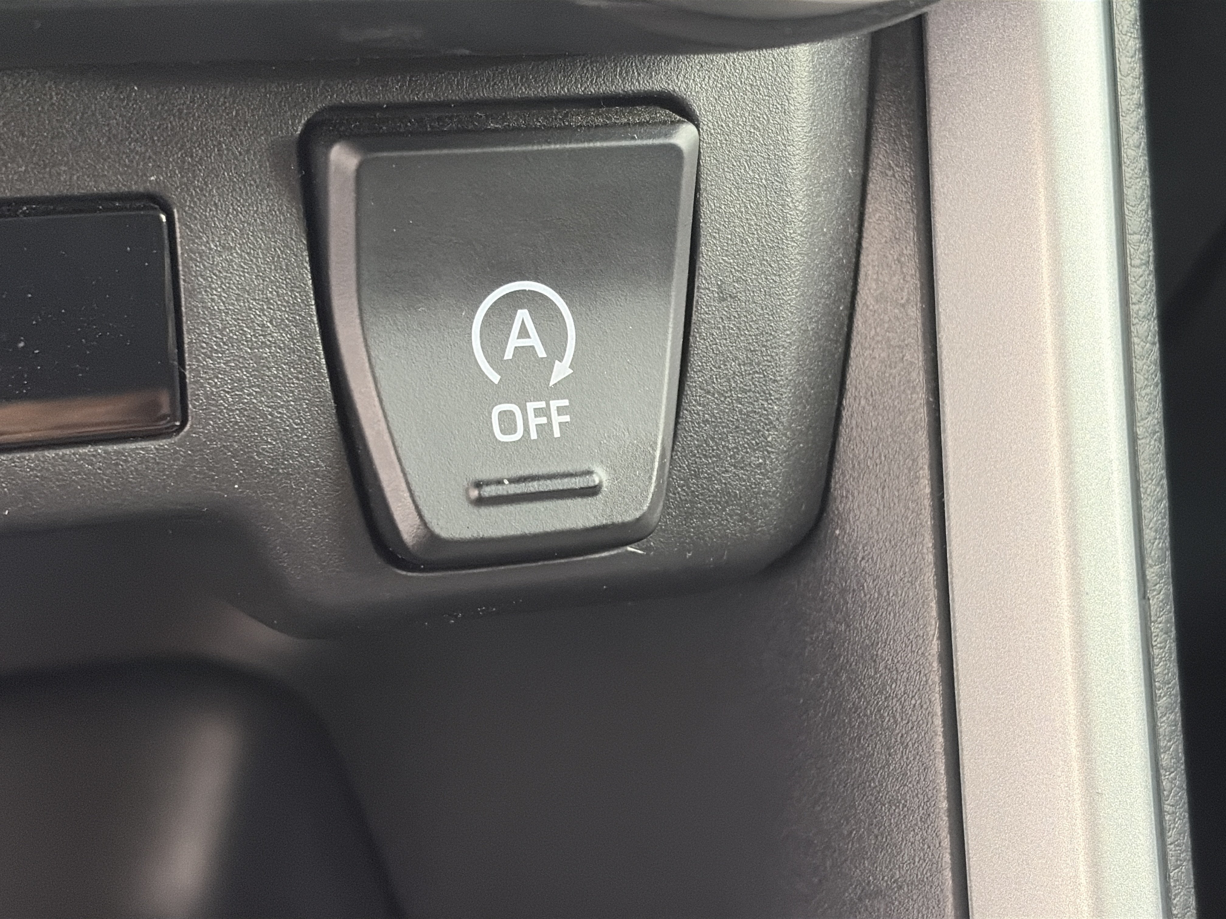 Used 2025 Toyota RAV4 XLE AWD/4WD image 21