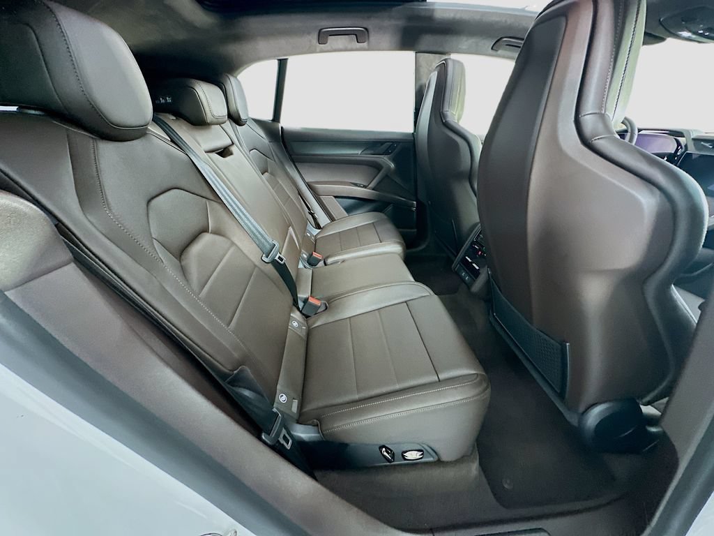 New 2026 Porsche Cayenne Turbo AWD/4WD image 30