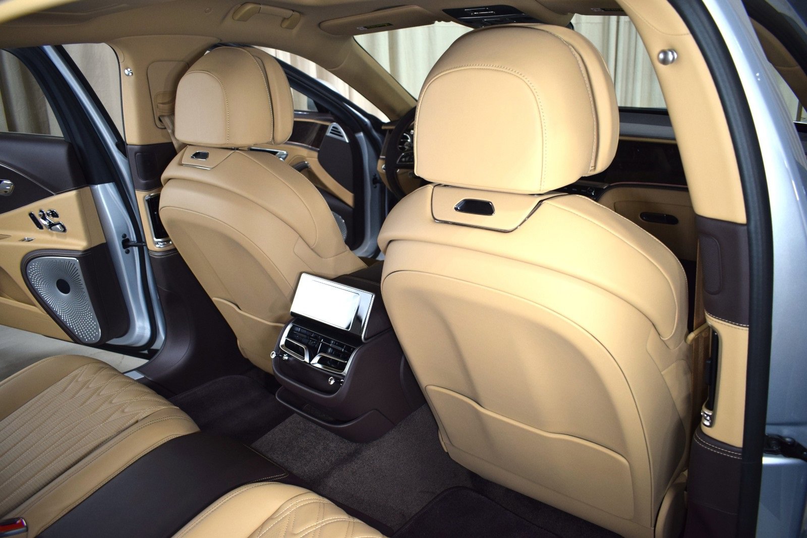 New 2026 Bentley Flying Spur Azure image 19