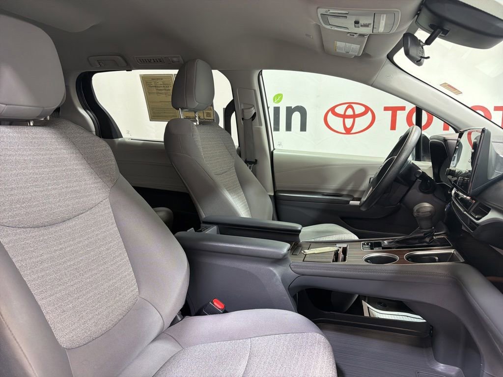 Used 2021 Toyota Sienna LE AWD/4WD image 12