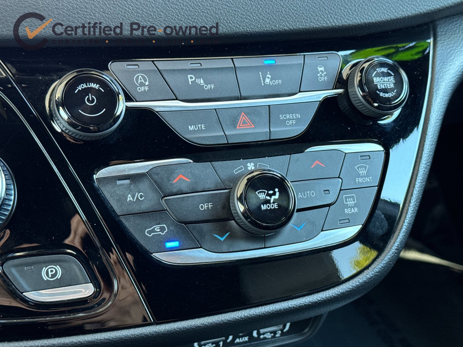 Certified 2025 Chrysler Pacifica Select FWD image 22