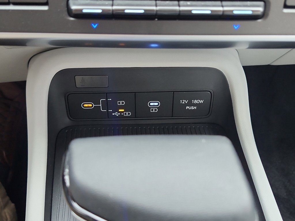 Used 2025 Hyundai Kona SEL image 19