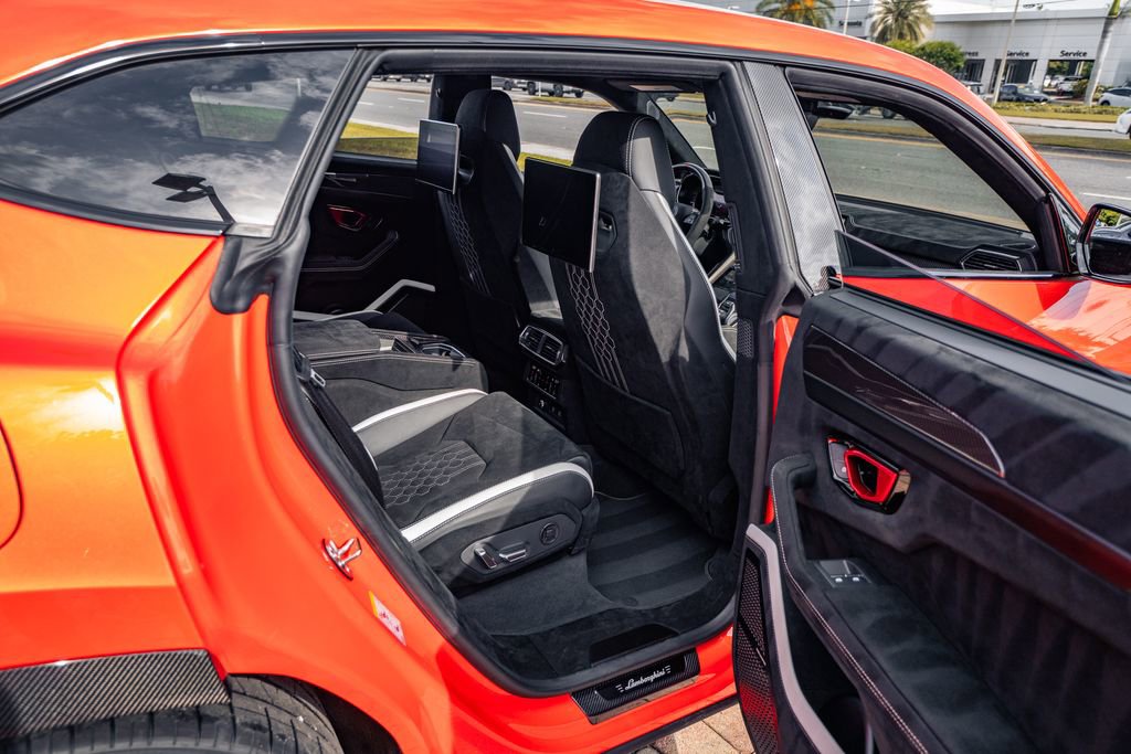 Used 2024 Lamborghini Urus Performante AWD/4WD image 44