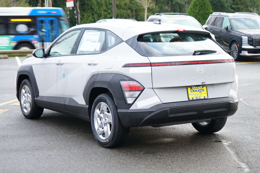 Used 2026 Hyundai Kona SE FWD image 8