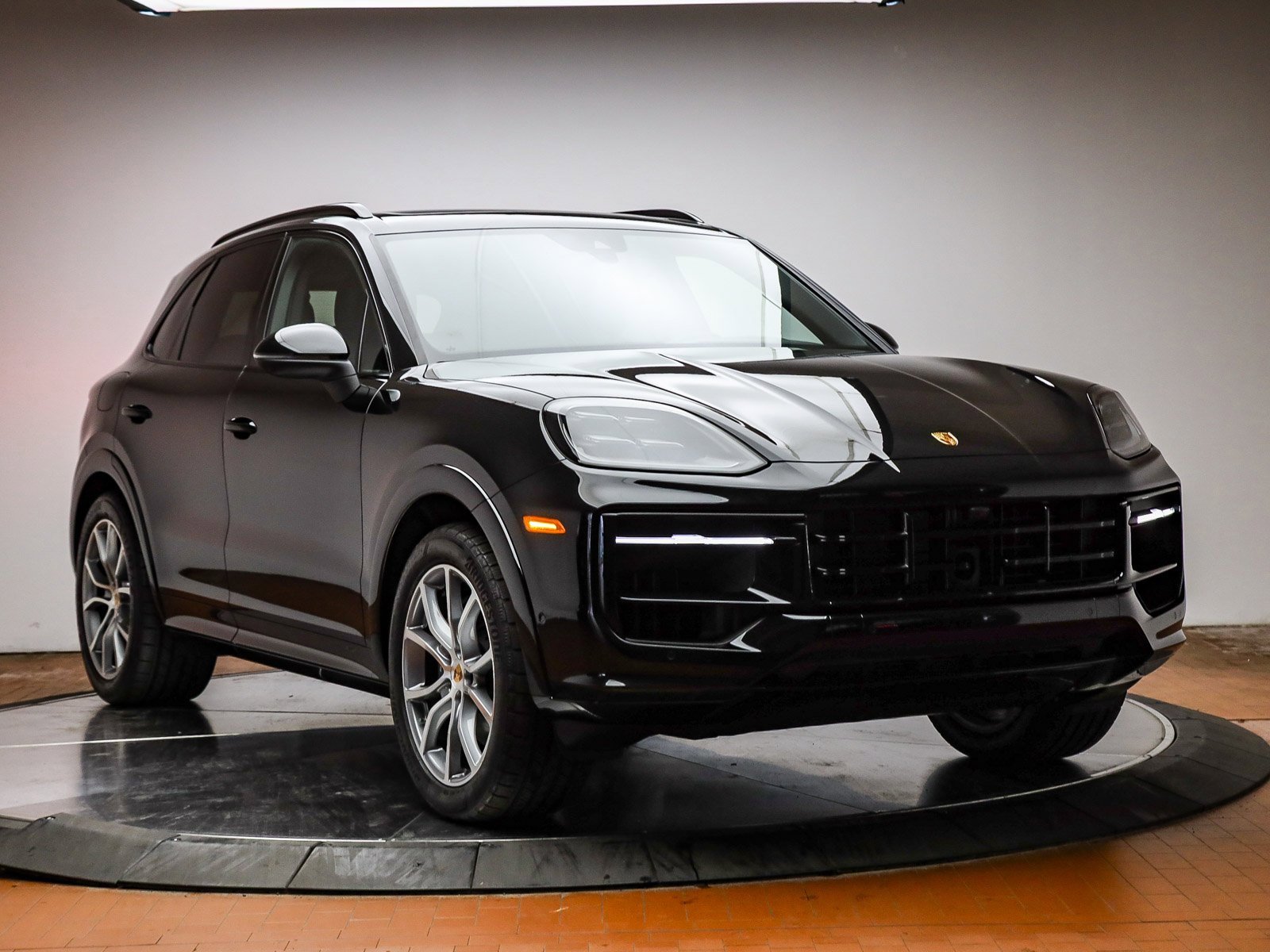 Used 2025 Porsche Cayenne image 13