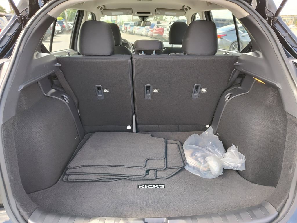 Used 2025 Nissan Kicks Play S image 6