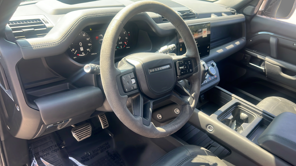 Used 2023 Land Rover Defender 90 V8 AWD/4WD image 4