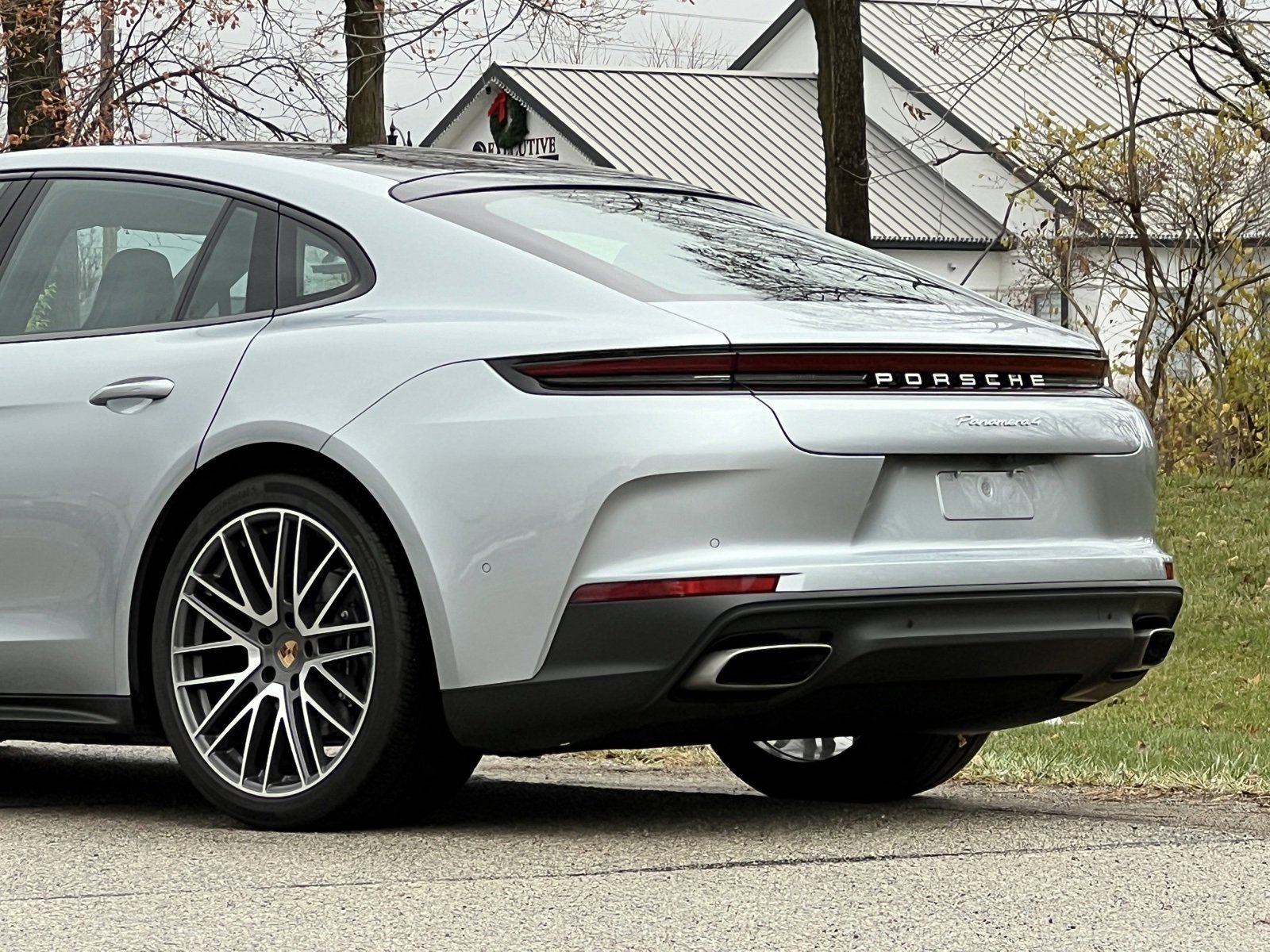 Certified 2025 Porsche Panamera 4 image 9