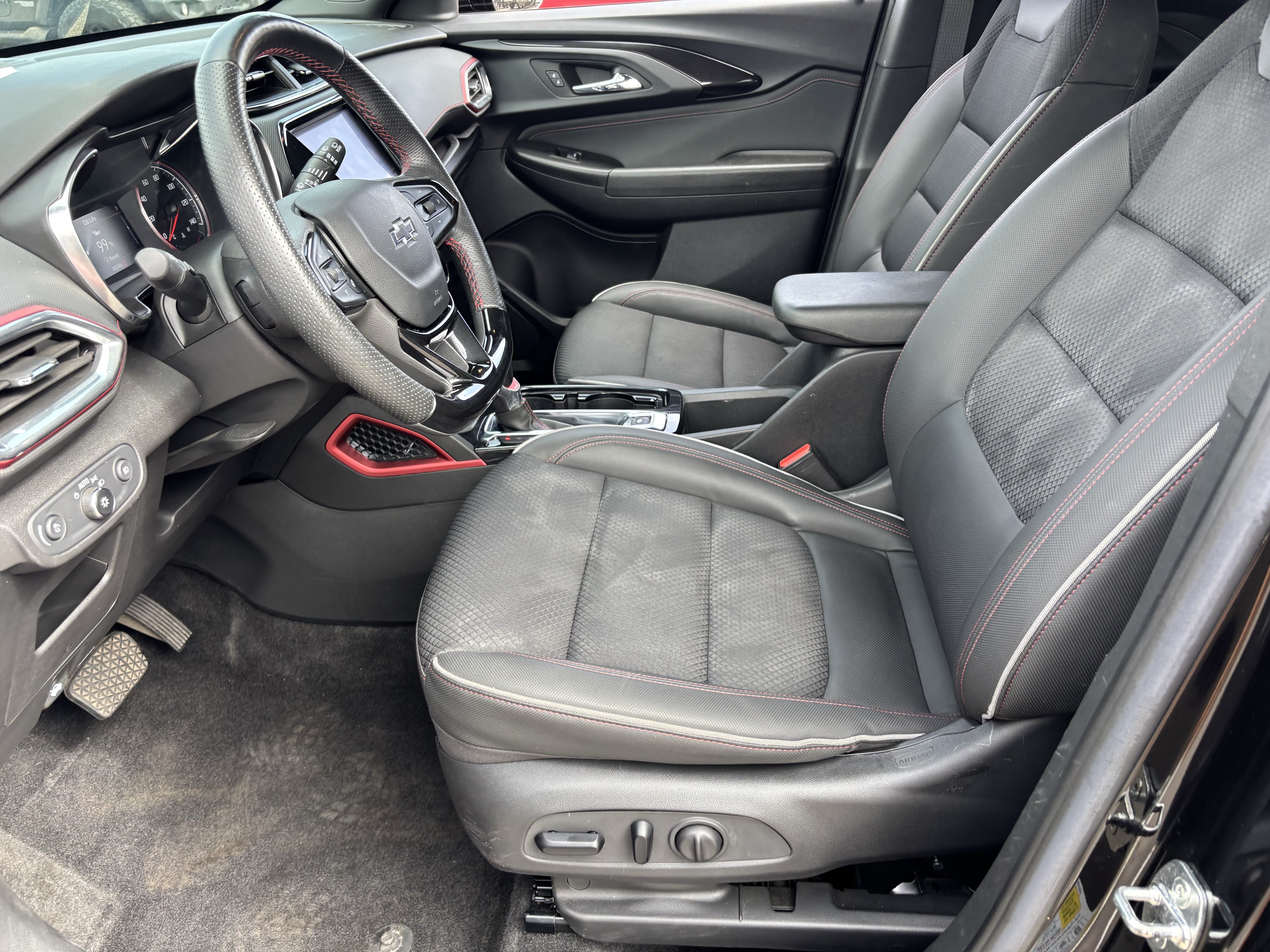 Used 2022 Chevrolet TrailBlazer RS w/ Technology Package FWD image 18